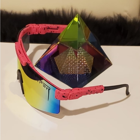 Lightweight Sports Sunglasses - Picture 2 of 3